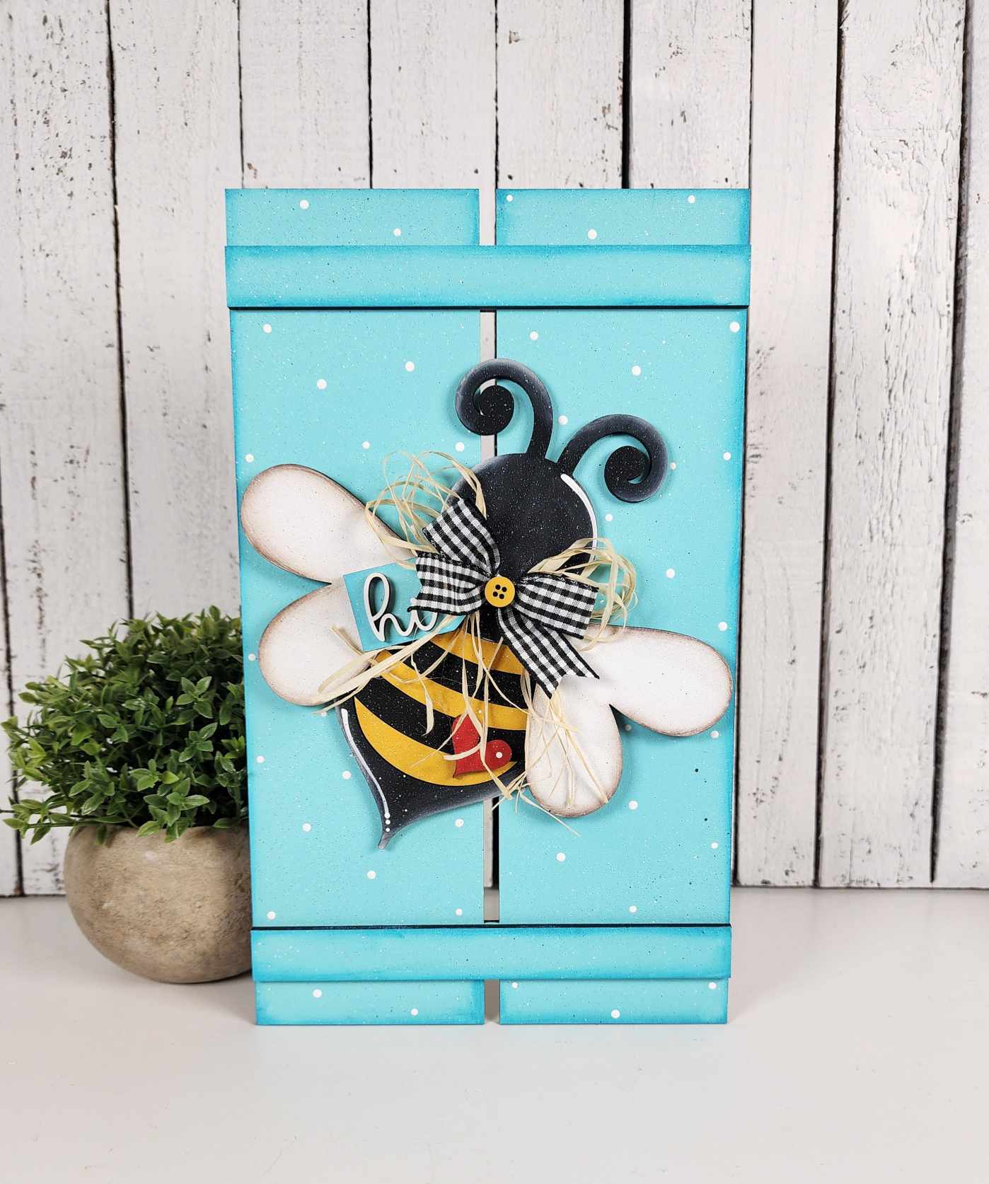 Hello Honey Bee Pallet Hanger