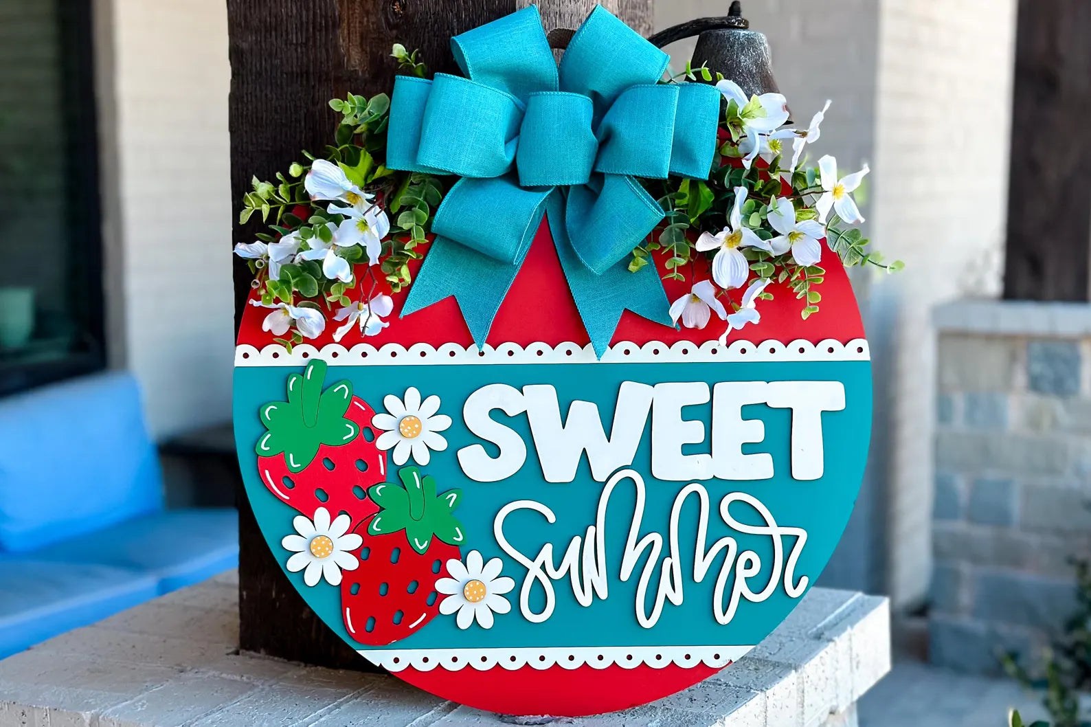 Sweet Summer Strawberry Daisy Round
