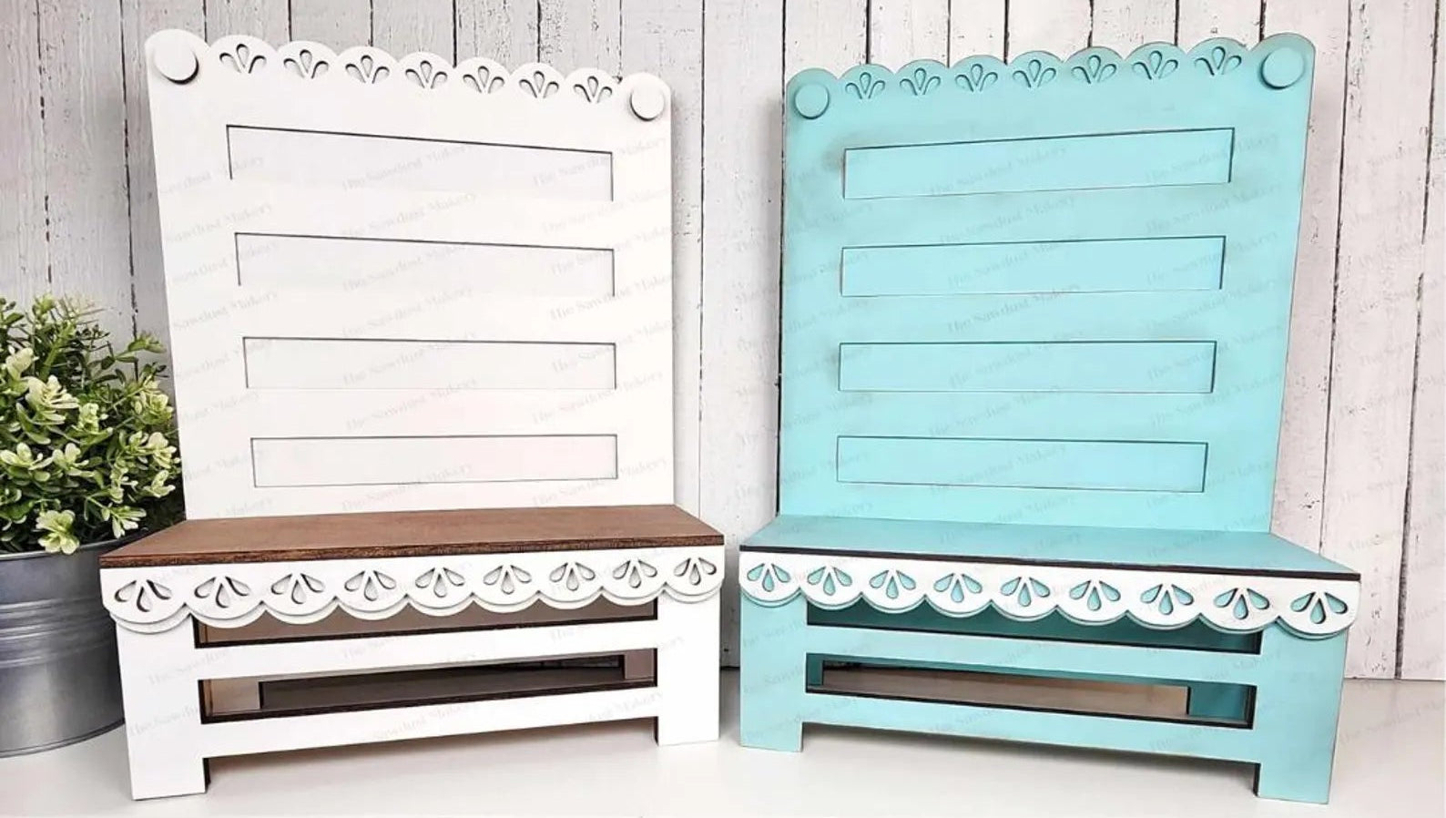 Farmhouse Trim Chair (Holds tier tray or decor sets)